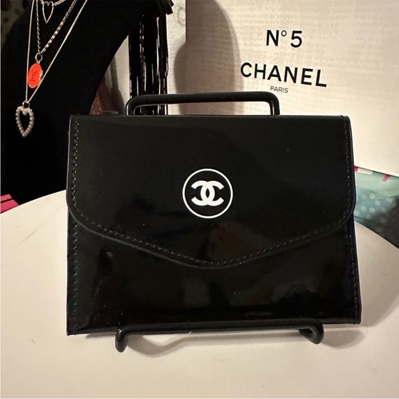CHANEL Handbags - Chanel Gift Cardholder Wallet